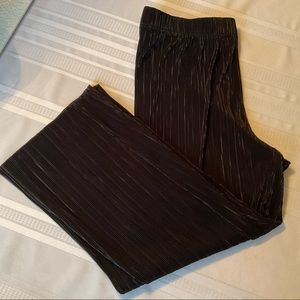 📌 Chicos Pull Up Pants 📌